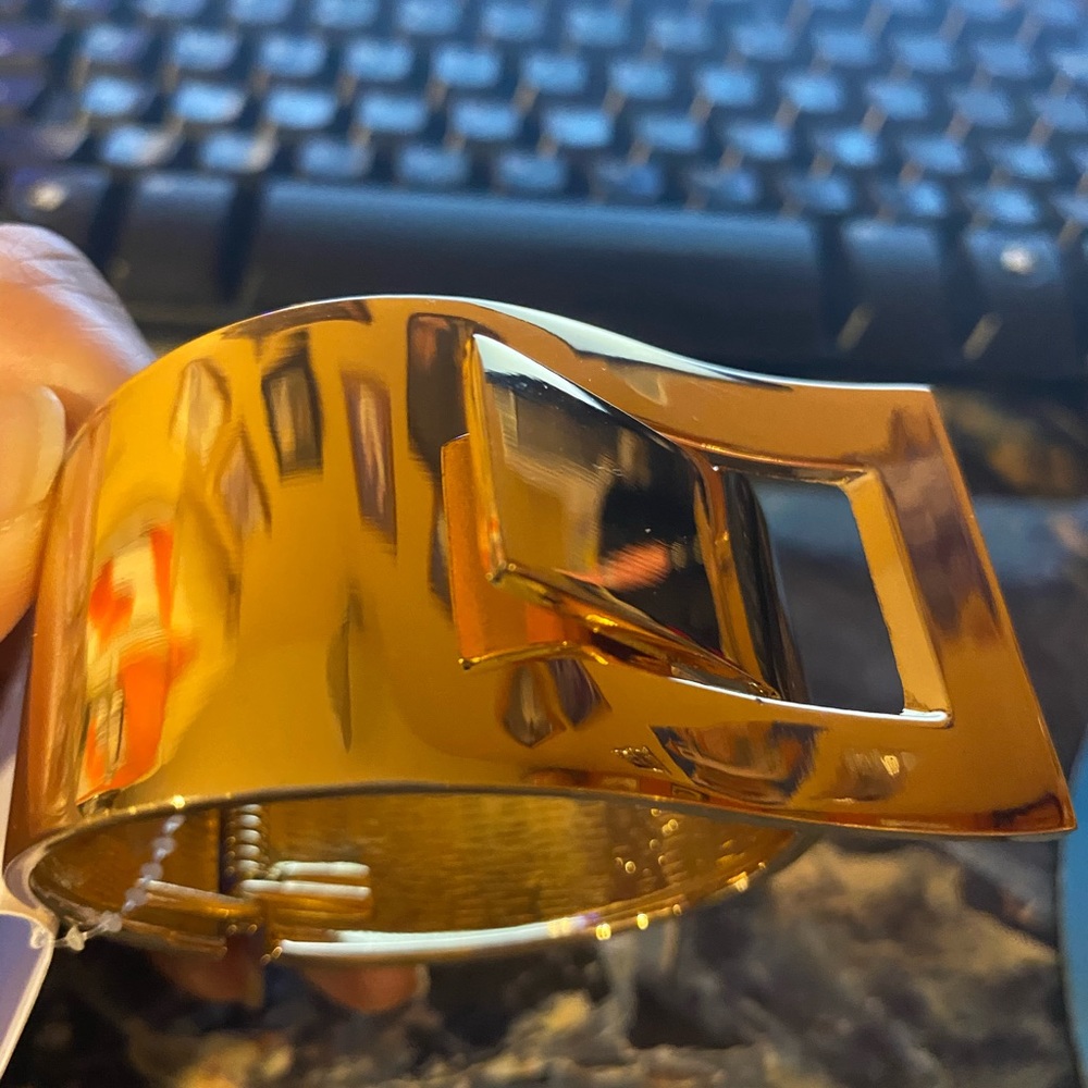 Gold bracelet